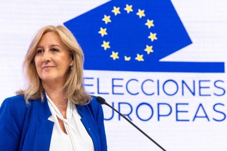FOTOGRAFÍA. MADRID (REINO DE ESPAÑA), 09 DE JUNIO DE 2024. Cae 11.09 puntos la participación del 9J. Elecciones europeas del 9J. El secretario de Estado de Comunicación y miembro del PSC/PSOE, Francesc Vallès Vives; y la subsecretaria del Ministerio del Interior quien hasta su nombramiento, era directora del Gabinete del presidente del Tribunal Supremo y del Consejo General del Poder Judicial y pertenece al Cuerpo Superior de Administradores Civiles del Estado desde el año 1994, Susana Crisóstomo Sanz, informan sobre los datos de participación y apertura de colegios electorales de los comicios al Parlamento Europeo de este domingo, para una legislatura de 5 años. Lasvocesdelpueblo (Ñ Pueblo)