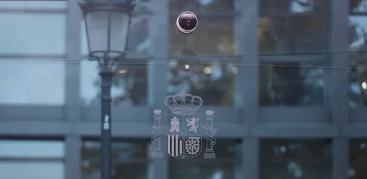 FOTOGRAFÍA. MADRID (REINO DE ESPAÑA), 08 DE JULIO DE 2024. Excarcelación Terroristas etarras: La Audiencia Nacional plateará cuestión prejudicial ante Justicia Europea. Un juez patriota investigará el Caso Mascarillas.- Detalle de una fachada de la Audiencia Nacional del Reino de España. La Sala de lo Penal de la Audiencia Nacional (AN) ha estimado el recurso de la investigada en la causa de Tsunami Democràtic Marta Molina y ha declarado la invalidez de todas las diligencias que el juez instructor y magistrado, Manuel García-Castellón y García-Lomas, acordó con posterioridad al 29 de julio de 2021, fecha en la que dictó un auto de prórroga de seis meses de la investigación cuando había vencido el plazo un día antes. Efe