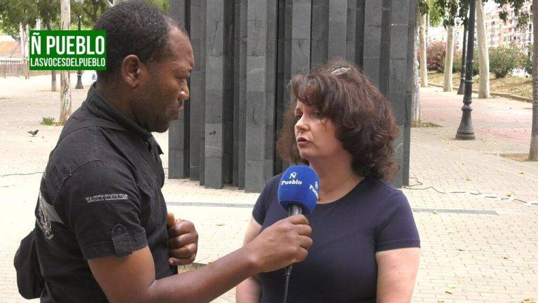 FOTOGRAFÍA. BARCELONA (REINO DE ESPAÑA), 13 DE JULIO DE 2024. XXVII ANIVERSARIO DEL ASESINATO DE MIGUEL ÁNGEL BLANCO GARRIDO. Carmen: "Los militantes apoyamos" romper con el PP. La militante de VOX, Carmen Romero, ha hecho estas declaraciones este sábado frente al monumento a las víctimas del terrorismo, situado en la Avenida Meridiana esquina con calle de Río de Janeiro -frente a la Estación de trenes y buses de Fabra i Puig (antes San Andrés Arenal) de la ciudad de Barcelona-; lugar que ha acogido este mediodía, sobre las 12:00 horas, el acto de homenaje y recuerdo a Miguel Ángel Blanco Garrido -un joven político español, natural de la villa de Ermua (Vizcaya) Las Vascongadas, secuestrado y asesinado por el grupo terrorista separatista y comunista Euskadi Ta Askatasuna (ETA), en la instituciones bajo su brazo político EH Bildu-. Lasvocesdelpueblo (Ñ Pueblo)