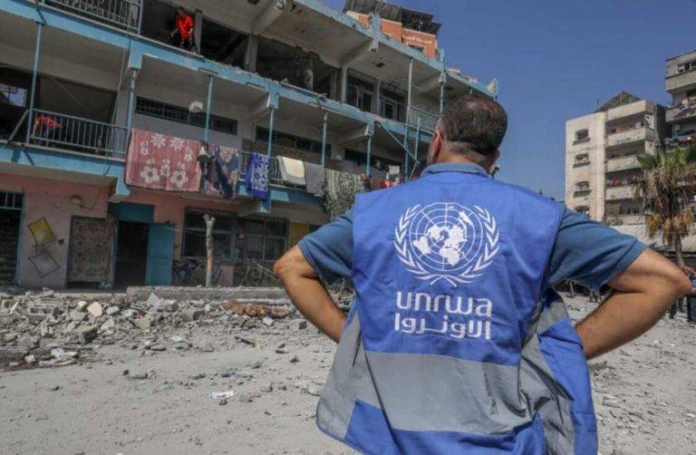 FOTOGRAFÍA. ZEITOUN (CIUDAD DE GAZA) FRANJA DE GAZA (PALESTINA), 19 DE JULIO DE 2024. El Ejército de Defensa de Israel elimina al agente secreto de Hamás en la ONU. Detalle de una persona supuesto trabajador de la Agencia de Naciones Unidas para los Refugiados de Palestina en Oriente Próximo (UNRWA), agencia usada por los terroristas islamistas de Hamás e Yihad Islámica Palestina en la zona de Zeitoun, en la ciudad de Gaza, tras una respuesta militar de las Fuerzas Áreas de Israel (FAI) contra el complejo de la ONU en Gaza donde se alojaba el oficial de inteligencia militar del grupo terrorista islamista palestino Hamás, Adel Hamediya, terrorista antisemita e yihadista que, por supuesto, ha sido eliminado junto a los miembros de su organización criminal que le acompañaba en la ONU. AJN