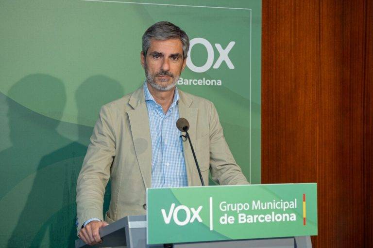 FOTOGRAFÍA. BARCELONA (CATALUÑA) REINO DE ESPAÑA, 24 DE JULIO DE 2024. Cataluña registra 2.369 MENAS con 981 en 7 meses de 2024.- El presidente del Grupo municipal de VOX y líder local de la Resistencia en Barcelona, Gonzalo de Oro-Pulido Plaza, ha recordado en rueda de prensa que durante los tres "primeros meses de 2024" llegaron un total de "981 Menores Extranjeros No Acompañados (MENA) a Cataluña", una cifra que "podría ser superior", ya que el gobierno de la Generalitat de Catalunya "solo contabiliza aquellos que acaba atendiendo el Sistema de Protección". Lasvocesdelpueblo (Ñ Pueblo)