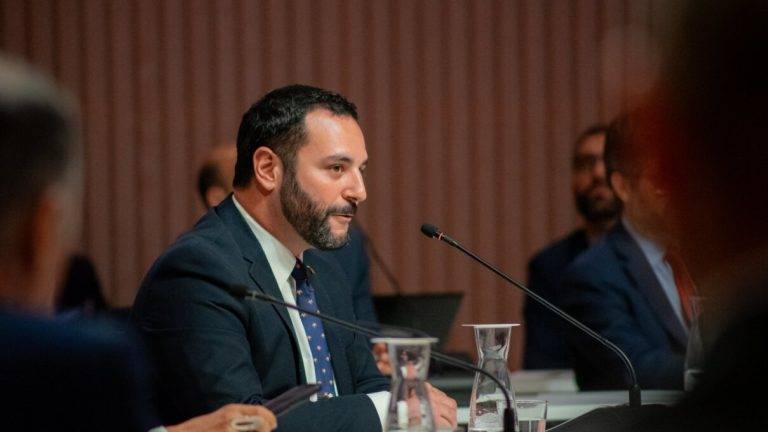 FOTOGRAFÍA. BARCELONA (REINO DE ESPAÑA), 22 DE JULIO DE 2024. El diputado del Grupo VOX en la Diputación de Barcelona, Jordi Albert de la Fuente Miró (Jordi de la Fuente),  ha denunciado que "decenas de ayuntamientos" solicitan a la Diputación de Barcelona el "servicio" para colocar «puntos lilas» en sus municipios. Lasvocesdelpueblo (Ñ Pueblo)