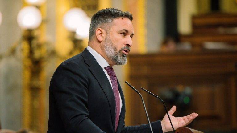 FOTOGRAFÍA. MADRID (REINO DE ESPAÑA), 17 DE JULIO DE 2024. Abascal: ¿En qué año vive usted señor Sánchez?. El líder opositor español y presidente del partido político VOX España, Santiago Abascal Conde, interviene desde la tribuna del Congreso de los Diputados en la sesión de control al Gobierno de coalición comunista de España. Lasvocesdelpueblo (Ñ Pueblo)