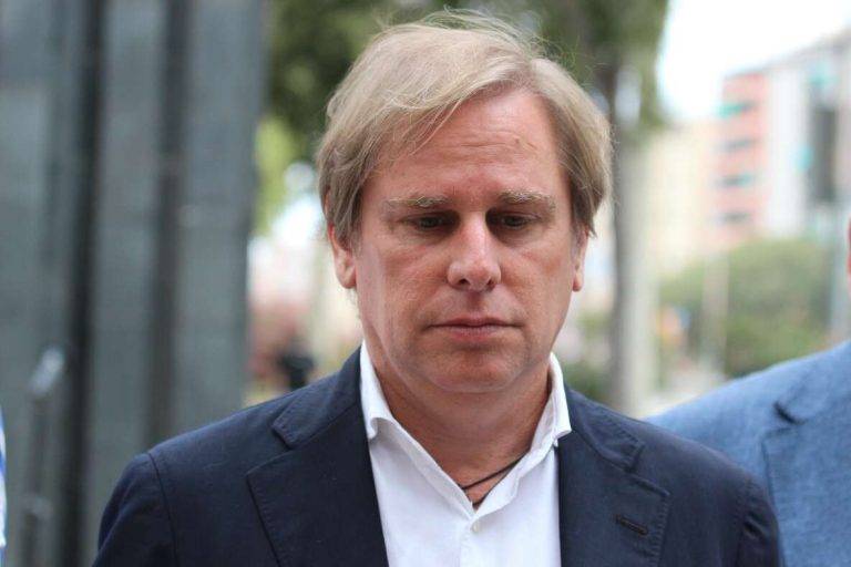 FOTOGRAFÍA. BARCELONA (REINO DE ESPAÑA), 13 DE JULIO DE 2024. Crisis ERC| VOX: "ERC está probando su propia medicina".- El recuerdo y homenaje —convocado y organizado por parte de la Asociación Catalana de Víctimas de Organizaciones Terroristas (ACVOT), que preside José Vargas Rincón; la asociación de la juventud patriota de Cataluña S'Ha Acabat!, que preside la joven catalana Andrea Llopart, y Fundación Miguel Ángel Blanco— ha contado con los apoyos y adhesiones de los partidos políticos: Grupo VOX Ayuntamiento de Barcelona, representado por su portavoz municipal, Liberto Senderos Oliva; Grupo VOX Parlamento de Cataluña, representado por su portavoz parlamentario y presidente del Comité Ejecutivo Provincial de la Resistencia, Joan Garriga Doménech, Grupo VOX Congreso de los Diputados, representado por el diputado por Barcelona a la Cámara Baja del Reino de España, Juan José Aizcorbe Torra; Grupo partido Popular Ayuntamiento de Barcelona, representado por su presidente municipal, Daniel Sirera Bellés; los representantes de las Fuerzas y Cuerpos de Seguridad del Estado -Guardia Civil y Cuerpo Nacional de Policía-, asociaciones policiales, entre otras organizaciones. Como ya viene siendo una mala costumbre, ni olor de autoridades municipales del Ayuntamiento de Barcelona, Govern de la Generalitat de Catalunya a los, lamentablemente, parece haberse sumado los representantes policiales de la Policía autonómica de la Generalidad de Cataluña, los Mozos de Escuadra. Lasvocesdelpueblo (Ñ Pueblo)