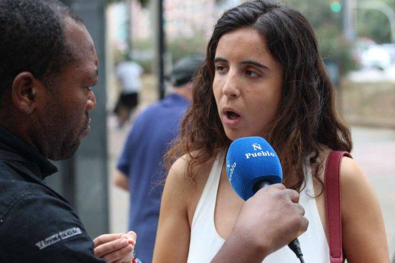 FOTOGRAFÍA. BARCELONA (REINO DE ESPAÑA), 13 DE JULIO DE 2024. El recuerdo y homenaje —convocado y organizado por parte de la Asociación Catalana de Víctimas de Organizaciones Terroristas (ACVOT), que preside José Vargas Rincón; la asociación de la juventud patriota de Cataluña S'Ha Acabat!, que preside la joven catalana Andrea Llopart, y Fundación Miguel Ángel Blanco— ha contado con los apoyos y adhesiones de los partidos políticos: Grupo VOX Ayuntamiento de Barcelona, representado por su portavoz municipal, Liberto Senderos Oliva; Grupo VOX Parlamento de Cataluña, representado por su portavoz parlamentario y presidente del Comité Ejecutivo Provincial de la Resistencia, Joan Garriga Doménech, Grupo VOX Congreso de los Diputados, representado por el diputado por Barcelona a la Cámara Baja del Reino de España, Juan José Aizcorbe Torra; Grupo partido Popular Ayuntamiento de Barcelona, representado por su presidente municipal, Daniel Sirera Bellés; los representantes de las Fuerzas y Cuerpos de Seguridad del Estado -Guardia Civil y Cuerpo Nacional de Policía-, asociaciones policiales, entre otras organizaciones. Como ya viene siendo una mala costumbre, ni olor de autoridades municipales del Ayuntamiento de Barcelona, Govern de la Generalitat de Catalunya a los, lamentablemente, parece haberse sumado los representantes policiales de la Policía autonómica de la Generalidad de Cataluña, los Mozos de Escuadra. Lasvocesdelpueblo (Ñ Pueblo)