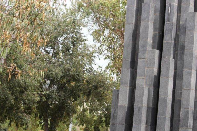 FOTOGRAFÍA. BARCELONA (REINO DE ESPAÑA), 13 DE JULIO DE 2024. Altas temperaturas en el Reino de España.- El recuerdo y homenaje —convocado y organizado por parte de la Asociación Catalana de Víctimas de Organizaciones Terroristas (ACVOT), que preside José Vargas Rincón; la asociación de la juventud patriota de Cataluña S'Ha Acabat!, que preside la joven catalana Andrea Llopart, y Fundación Miguel Ángel Blanco— ha contado con los apoyos y adhesiones de los partidos políticos: Grupo VOX Ayuntamiento de Barcelona, representado por su portavoz municipal, Liberto Senderos Oliva; Grupo VOX Parlamento de Cataluña, representado por su portavoz parlamentario y presidente del Comité Ejecutivo Provincial de la Resistencia, Joan Garriga Doménech, Grupo VOX Congreso de los Diputados, representado por el diputado por Barcelona a la Cámara Baja del Reino de España, Juan José Aizcorbe Torra; Grupo partido Popular Ayuntamiento de Barcelona, representado por su presidente municipal, Daniel Sirera Bellés; los representantes de las Fuerzas y Cuerpos de Seguridad del Estado -Guardia Civil y Cuerpo Nacional de Policía-, asociaciones policiales, entre otras organizaciones. Como ya viene siendo una mala costumbre, ni olor de autoridades municipales del Ayuntamiento de Barcelona, Govern de la Generalitat de Catalunya a los, lamentablemente, parece haberse sumado los representantes policiales de la Policía autonómica de la Generalidad de Cataluña, los Mozos de Escuadra. Lasvocesdelpueblo (Ñ Pueblo)