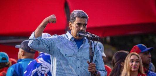 FOTOGRAFÍA. CARACAS (VENEZUELA), 25 DE JULIO DE 2024. Elecciones Venezuela| Foro Madrid: Los comicios no son ni libres ni transparentes ni equilibrados.- Fotografía del 25 de julio de 2024 del presidente de Venezuela y candidato a la reelección del comunismo que ha llevado en 25 años al país a la destrucción ya mismo total, el llamado "chavismo" -eufemismo con el que los zurdos venezolanos evitan la palabra socialismo o comunismo-, Nicolás Maduro Moro, durante el cierre de su campaña, en Caracas (Venezuela). El comunismo ha obligado a la juventud del país a abandonar Venezuela los últimos 243 años. Maduro está dispuesto a todo para continuar en el poder pase lo que pase el domingo en las urnas. De hecho, no se descarta un fraude electoral masivo, que es el verdadero adversario de la oposición antichavista movilizada en una candidatura unitaria llamada "Mesa de unidad Democrática" (MUD). El chavismo se proteja desde este viernes expulsando del país a los invitados internaciones del antichavismo. Efe