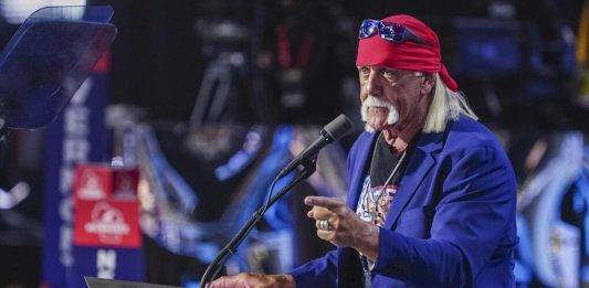 FOTOGRAFÍA. MILWAUKEE (ESTADOS UNIDOS DE AMÉRICA), 19 DE JULIO DE 2024. Hulk Hogan: «El único que lo puede arreglar es Trump». La superestrella de lucha libre Hulk Hogan, protagonista durante la Convención Nacional Republicana de Milwaukee, Wisconsin (EE.UU.), de la que se ha confirmado la candidatura del tándem patriota a la Presidencia de los Estados Unidos de América Donald John Trump y James David Vance, candidato a presidente y vicepresidente, respectivamente, para las elecciones de noviembre de 2024. Hulk Hogan ha apoyado a los candidatos Trump y Vance en su intervención. Efe