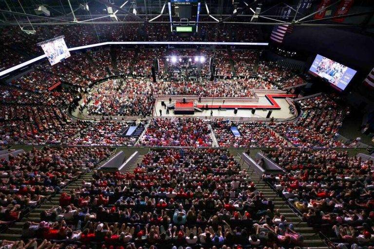 FOTOGRAFÍA. GRAND RAPIDS (MICHIGAN) ESTADOS UNIDOS DE AMÉRICA, 20 DE JULIO DE 2024. Trump y Vance se estrenan en Grand Rapids.- El presidente de los estados Unidos de América (2017-2021) y líder del partido Republicano, Donald John Trump, y su número dos para las elecciones presidenciales de noviembre de 2024, James David Vance (J. D. Vance), ofrecieron su primer mitin conjunto en el Estado de Míchigan después de que su candidatura fuera validada esta semana por la Convención Nacional Republicana (CNR) de su partido celebrada en Milwaukee (Wisconsin). Equipo Campaña Trump/Lasvocesdelpueblo (Ñ Pueblo)