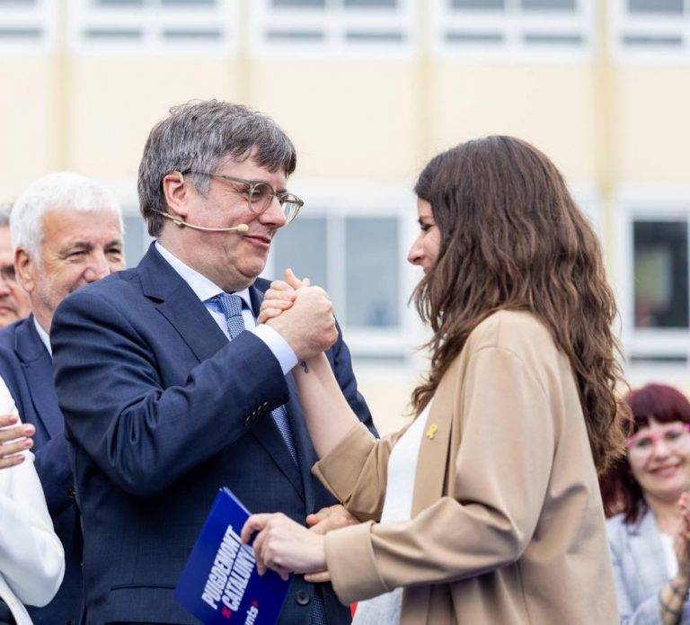 FOTOGRAFÍA. BARCELONA (REINO DE ESPAÑA), 08 DE AGOSTO DE 2024. El golpista separatista expresidente del govern de la Generalitat de Catalunya, fundador único y lider de la derechista cobarde secesionista Junts per Catalunya (JxCat), llegó poco antes de las 9:00 horas de la mañana al paseo Lluís Companys de Barcelona para el llamado "recibimiento institucional", organizado por su partido y asociaciones sepa-ratas, y también con representantes de partidos separatistas ERC y CUP y, por supuesto, del llamado "Govern del 1-O", el Gobierno fascista separatista que okupó la Generalitat de Catalunya en 2017. Contra él, el juez instructor del Caso Procés, Pablo Llarena Conde, activó la órden de detención nacional tras denegarle la amnistía corrupta. Además, el Tribunal Supremo sentenció que el prófugo no es amnistiable. En este mismo sentido, el juez instructor del caso Volohv denegó amnistiar a Puigdemont, quien ahora se enfrenta a una inminente detención. Lasvocesdelpueblo (Ñ Pueblo)