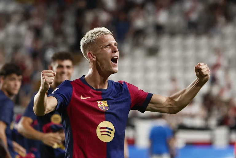 FOTOGRAFÍA. MADRID (REINO DE ESPAÑA), 27 DE AGOSTO DE 2024. El Barcelona castiga la asfixia del Rayo (1-2). El centrocampista del FC Barcelona Dani Olmo celebra su gol durante el partido de la tercera jornada de Liga en Primera División que Rayo Vallecano y FC Barcelona disputan este martes en el estadio de Vallecas, en Madrid. Efe