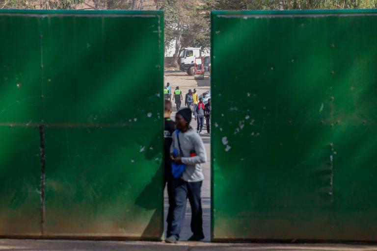 FOTOGRAFÍA. ISLAS DE TENERIFE (ISLAS CANARIAS) REINO DE ESPAÑA, 27 DE AGOSTO DE 2024. Crisis Migratoria en el Reino de España. Las 14 estafas de la moción migratoria del PP punto por punto. El portavoz nacional de VOX, José Antonio Fúster Lamelas; y el secretario general del Grupo Parlamentario en el Congreso de los Diputados, José María Figaredo Álvarez-Sala (José María Figaredo), están en Tenerife «conociendo de primera mano las consecuencias del efecto llamada» y la «saturación de servicios que se produce por la nefasta política del Gobierno» comunista en coalición del Reino de España, entre el Partido Socialista Obrero Español (PSOE) y la coalición extremista de las ultraizquierda SUMAR. También, han visitado el centro de inmigrantes ilegales de Tenerife Las Raíces y los lugares de la okupación de viviendas por parte de los indocumentados. Lasvocesdelpueblo (Ñ Pueblo)