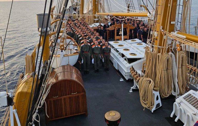 FOTOGRAFÍA. AGUAS ITALIANAS, 29 DE AGOSTO DE 2024. El buque italiano Palinuro abre sus puertas al público en Barcelona.- El buque de la Marina Militare d'Italia "Palinuro" (en la imagen) hará escala en el puerto de Barcelona en la segunda etapa española de la campaña de "adestramiento 2024", amarrado al "Moll de Barcelona" (Muelle de Barcelona), ubicado detrás del World Trade Center, informan fuentes de la Armada Española al diario digital Lasvocesdelpueblo este jueves. Lasvocesdelpueblo (Ñ Pueblo)