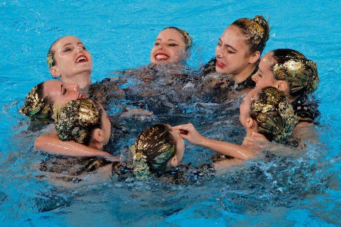 El equipo del Reino de España compite en la prueba de Rutina Acrobática por equipos femeninos de Natación Artística FOTOGRAFÍA. SAINT-DENIS (FRANCIA), 07 DE AGOSTO DE 2024. JJOO PARÍS 2024. El equipo del Reino de España compite en la prueba de Rutina Acrobática por equipos femeninos de Natación Artística, en el marco de los Juegos Olímpicos París 2024, este miércoles, en el Centro Acuático de Saint-Denis (Francia). Efe