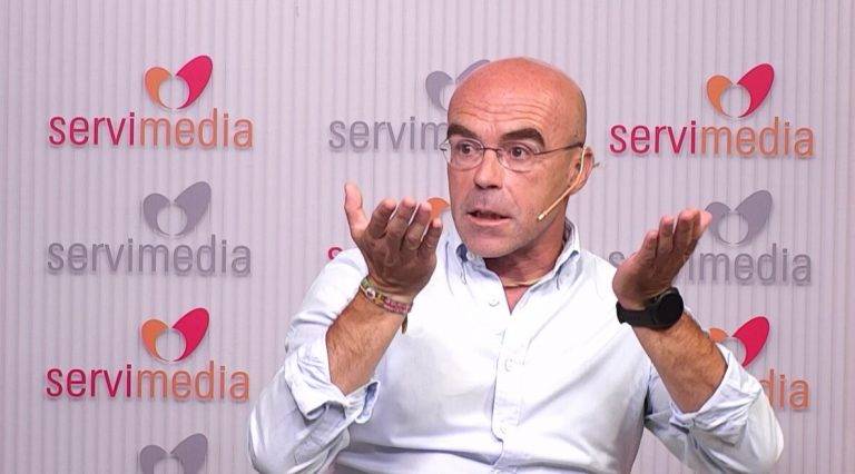 FOTOGRAFÍA. MADRID (REINO DE ESPAÑA), 15 DE AGOSTO DE 2024. Buxadé: La Moncloa colaboró en la huida de Puigdemont.- El jefe de la Delegación de VOX en Bruselas y coordinador Nacional Jurídico de VOX, Jorge Buxadé Villalba, ha concedido una entrevista a Servimedia, en la que se ha mostrado convencido de que tanto el Gobierno de la Nación como los golpistas se informaron durante la entrada y posterior fuga del reprófugo de la Justicia española Carles Puigdemont Casamajó la semana pasada. Además, el político catalán número tres de la Resistencia española VOX ha valorado el resto de la actualidad política, insistiendo en que el nuevo Govern català del ultra Salvador Illa Roca (PSC) con consejeros ultras de Junts per Catalunya (JxCat) -apoyado por la ultraizquierda separatista ERC- es "separatista" y que la Policía autonómica de la Generalidad de Catalunya Mossos d'Esquadra "tiene un destino, que es su disolución e incorporación a la Policía Nacional y a la Guardia Civil con una pasarela". Captura imágenes entrevista/Lasvocesdelpueblo (Ñ Pueblo)