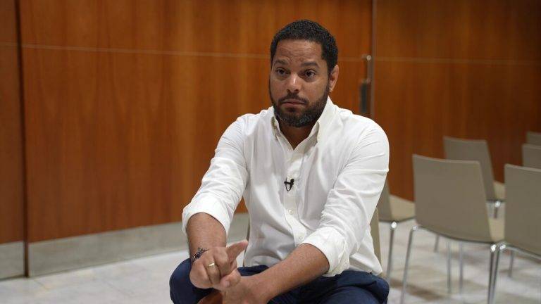 FOTOGRAFÍA. BARCELONA (REINO DE ESPAÑA), 17 DE AGOSTO DE 2024. Garriga: Salvador Illa Roca es un radical disfrazado de moderado. VOX dice una cosa y tras las elecciones sigue diciendo lo mismo. Garriga: No es caso Begoña sino la corrupción de todo un PSOE.- El número dos de VOX -secretario general y presidente del Grupo Parlamentario en el Parlament de Catalunya-, Ignacio Garriga Vaz de Conceiçao, repasa la actualidad en Cataluña y su repercusión en la política nacional durante una entrevista concedida al diario digital The Objective, cuyo avance se ha publicado este sábado. Captura vídeo cedido por calle Bambú 12 de Madrid/Lasvocesdelpueblo (Ñ Pueblo)