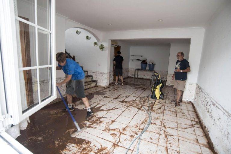 FOTOGRAFÍA. MENORCA (ISLAS BALEARES) REINO DE ESPAÑA, 16 DE AGOSTO DE 2024. Situación de una vivienda de Es Mercadal, Menorca, este viernes después las intensas lluvias y tormentas de la dana (depresión aislada en niveles altos) que ha azotado Baleares desde el martes pasado. Efe