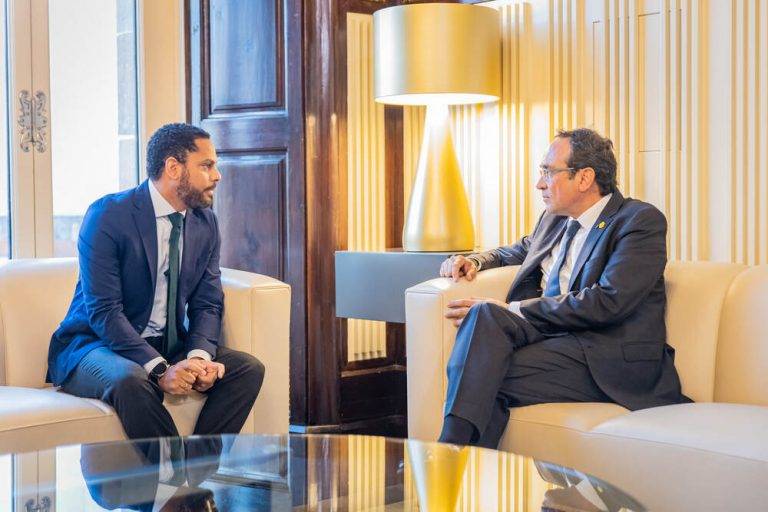 FOTOGRAFÍA. BARCELONA (REINO DE ESPAÑA), 06 DE AGOSTO DE 2024. VOX reitera su 'no' a Illa.- El presidente del parlament de Catalunya, dirigente de la derechista cobarde separatista Junts per Catalunya (JxCat) e indultado golpista presos del Procés, Josep Rull Andreu, realiza la segunda ronda de consultas con los grupos parlamentarios para proponer un candidato al debate de investidura para ocupar la presidencia del Govern de la Generalitat de Catalunya. Tras las consultas, ha propuesta a Salvador Illa Roca (PSC/PSOE). El exdelincuente Josep Rull Andreu ha hecho una comparecencia desde el despacho de audiencias una vez ha terminado la ronda de consultas con los representantes de las formaciones parlamentarias: Salvador Illa (PSC); Josep Maria Jové Lladó y Marta Vilalta Torres (ERC); Jéssica Albiach Satorres (Els Comuns); Albert Batet Canadell y Mònica Sales de la Cruz (JxCat); Alejandro Fernández Álvarez (PP); Ignacio Garriga Vaz de Conceiçao (Vox); Daniel Cornellà Detrell (Dani Cornellà) (CUP), y Sílvia Orriols Serra y Ramón Abad Gimeno (Aliança Catalana, AC). Parlament Catalunya/Lasvocesdelpueblo (Ñ Pueblo)