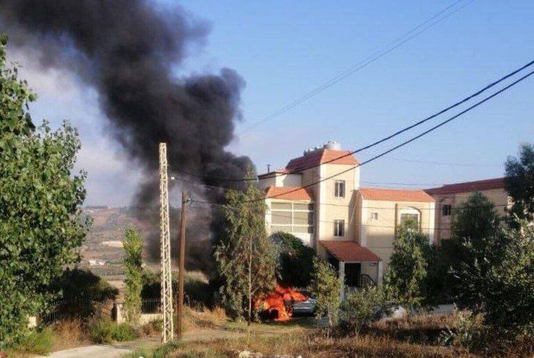 FOTOGRAFÍA. , FRONTERA. KHIYAM (LÍBANO), 25 DE AGOSTO DE 2024.Israel neutralizó el ataque de Irán y Hezbolá con 100 aviones de combate. Eliminación selectiva en Khiyam, Líbano, durante el ataque preventivo de Israel contra Irán y Hezbolá. Las Fuerzas de Defensa de Israel (FDI) han frustrado esta madrugada el mayor ataque de Irán y su aliado en el Medio Oriente, el grupo terrorista islamista Chií, Hezbolá. Algunos de los cohetes y drones de Irán y Hezbolá, lanzados desde Líbano, han acabado asesinando a las gallinas en granjas de las comunidades agrícolas del norte del territorio soberano de Israel mientras la ofensiva sorpresa del pueblo judío, la más grande y sin precedentes desde hace al menos 17 años, ha cogido por sorpresa a los terroristas islamistas del Hezbolá e Irán quienes nunca pensaban en un ataque preventivo de Israel sino una respuesta los días siguientes de su fracasado ataque. "Los 'Hezballons' estaban tan desconcertados que apuntaron a unas pobres gallinas", ironizan desde fuentes de Inteligencia militar israelíes. Inteligencia Militar Israelí/Lasvocesdelpueblo (Ñ Pueblo)