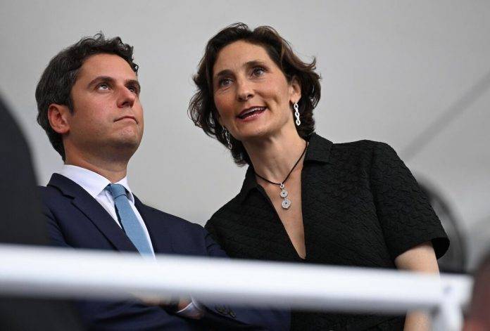 FOTOGRAFÍA. PARÍS (FRANCIA), 26 DE JULIO DE 2024. Amélie amenaza con "ciencia ficción" en la clausura de JJOO París. La globalista y progre ministra de Deportes del Gobierno de Francia, Amélie Oudéa-Castéra, durante la ceremonia de apertura de los Juegos Olímpicos de París 2024. Efe