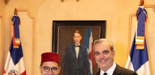 FOTOGRAFÍA. SANTO DOMINGO (REPÚBLICA DOMINICANA), 17 DE AGOSTO DE 2024. Fotografía cedida por la Presidencia de República Dominicana del mandatario, Luis Abinader, durante una reunión con el ministro de Asuntos Extranjeros, de Cooperación Africana y de los Marroquíes en el Extranjero del Reino de Marruecos, Nasser Bourita, este sábado en el Palacio Nacional en Santo Domingo (República Dominicana). Efe
