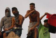 Tarragona | Fraude de 1.580.000 euros a la Seguridad Social con falsos menores ilegales FOTOGRAFÍA. EL MASNOU (BARCELONA) ESPAÑA, 04 DE JULIO DE 2019. Más del 73 % de inmigrantes en España tiene entre 26 y 64 años.- Uno de los inmigrantes islamistas 'Menores No Acompañados' (MENAS) (segunda posición a la derecha), todos, alojados por el Gobierno del presidente Quim Torra en el albergue de El Masnou, amenaza con cortarle el cuello a las mujeres vecinas de la ciudad, víctimas de las agresiones sexuales de los MENAS y de los robos y amenazas que sufren esas víctimas cada día. Lasvocesdelpueblo (Ñ Pueblo)