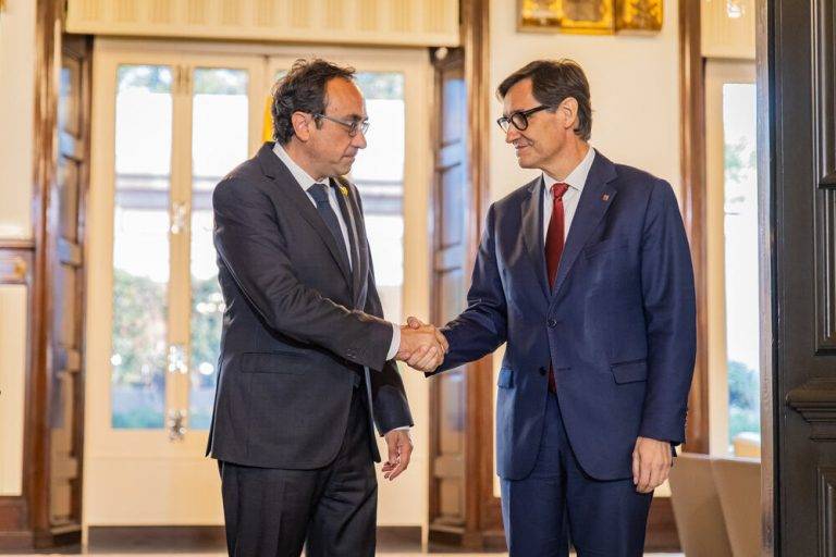 FOTOGRAFÍA. BARCELONA (REINO DE ESPAÑA), 06 DE AGOSTO DE 2024. El presidente del parlament de Catalunya, dirigente de la derechista cobarde separatista Junts per Catalunya (JxCat) e indultado golpista presos del Procés, Josep Rull Andreu, realiza la segunda ronda de consultas con los grupos parlamentarios para proponer un candidato al debate de investidura para ocupar la presidencia del Govern de la Generalitat de Catalunya. Tras las consultas, ha propuesta a Salvador Illa Roca (PSC/PSOE). El exdelincuente Josep Rull Andreu ha hecho una comparecencia desde el despacho de audiencias una vez ha terminado la ronda de consultas con los representantes de las formaciones parlamentarias: Salvador Illa (PSC); Josep Maria Jové Lladó y Marta Vilalta Torres (ERC); Jéssica Albiach Satorres (Els Comuns); Albert Batet Canadell y Mònica Sales de la Cruz (JxCat); Alejandro Fernández Álvarez (PP); Ignacio Garriga Vaz de Conceiçao (Vox); Daniel Cornellà Detrell (Dani Cornellà) (CUP), y Sílvia Orriols Serra y Ramón Abad Gimeno (Aliança Catalana, AC). Parlament Catalunya/Lasvocesdelpueblo (Ñ Pueblo)