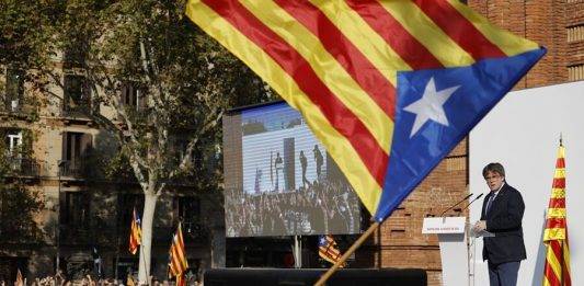 FOTOGRAFÍA. BARCELONA (REINO DE ESPAÑA), 08 DE AGOSTO DE 2024.- Los Mossos no tuvieron la "oportunidad" de detener a Puigdemont. Mossos optaron consciente y deliberadamente por no detener a Puigdemont.- El golpista separatista expresidente del govern de la Generalitat de Catalunya, fundador único y lider de la derechista cobarde secesionista Junts per Catalunya (JxCat), llegó poco antes de las 9:00 horas de la mañana al paseo Lluís Companys de Barcelona para el llamado "recibimiento institucional", organizado por su partido y asociaciones sepa-ratas, y también con representantes de partidos separatistas ERC y CUP y, por supuesto, del llamado "Govern del 1-O", el Gobierno fascista separatista que okupó la Generalitat de Catalunya en 2017. Contra él, el juez instructor del Caso Procés, Pablo Llarena Conde, activó la órden de detención nacional tras denegarle la amnistía corrupta. Además, el Tribunal Supremo sentenció que el prófugo no es amnistiable. En este mismo sentido, el juez instructor del caso Volohv denegó amnistiar a Puigdemont, quien ahora se enfrenta a una inminente detención. Efe