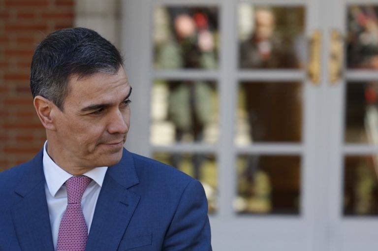 FOTOGRAFÍA. MADRID (REINO DE ESPAÑA), 01/03/2024. v.- El presidente del Gobierno del Reino de España y secretario general del Partido Socialista Obrero Español, Pedro Sánchez Pérez-Castejón, durante la recepción a la selección española de fútbol femenino, este jueves, en el Palacio de La Moncloa, tras su victoria en la primera edición de la Liga de Naciones femenina. Efe