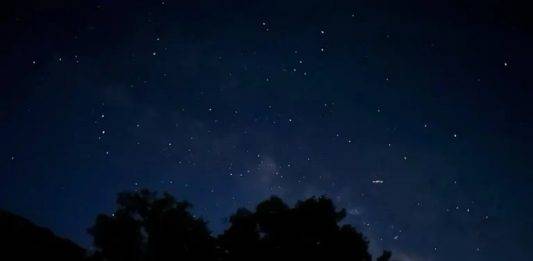 FOTOGRAFÍA. CUACOS DE YUSTE (CÁCERES) EXTREMADURA (REINO DE ESPAÑA, 09 DE AGOSTO DE 2024. Detalle de la casa rural La Ciega bajo el cielo estrellado, en Cuacos de Yuste, un municipio y localidad española de la provincia de Cáceres, en la comunidad autónoma de Extremadura (Reino de España). La localidad Cuacos de Yuste es la capital administrativa de la mancomunidad de La Vera y está situada en el noreste de la provincia, y contando con una población de 833 habitantes. Efe
