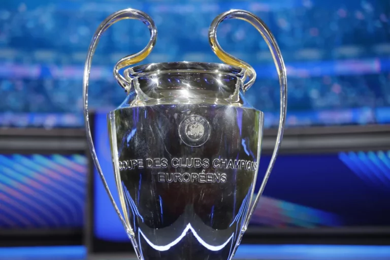 FOTOGRAFÍA. MÓNACO (FRANCIA), 29 DE AGOSTO DE 2024. Campions 2025: El Real Madrid se enfrentará a Atalanta y Salzburgo.- Detalle del trofeo de la liga de campeones hoy durante el sorteo de la nueva Champions 2024 y 2025. Efe