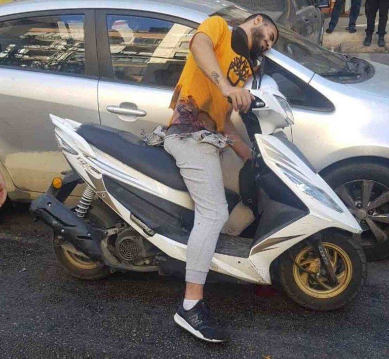 FOTOGRAFÍA. BEIRUT (LÍBANO), 17 DE SEPTIEMBRE DE 2024. El grupo terrorista islamistas del Líbano que es el principal socio de la República de Irán en el Oriente Medio, Hezbolá (Hezbollah) registra un duro golpe que deja todo sus asesinos terroristas en un estado de shock, un cao total que supera ficción. Más de 3.000 terroristas de Hezbolá en el Líbano y Siria han resultado heridos, y al menos una decena de ellos han muerto, como resultado de la explosión del dispositivo buscapersonas/b que portaban, suministrado por la propia organización terrorista. En lo que parece un masivo ciberataque, los ‘buscas’ de los miembros de la organización han explotado de manera coordinada durante esta mañana. Por lo que se sabe hasta ahora, las baterías de los denominados "beeper", " Radio mensajería", "bíper", " Buscapersonas ", "busca" etc. con los que los miembros de la organización terrorista Hezbolá están permanentemente alerta y son movilizados por sus mandos, habrían sido sobrecalentadas en remoto y algún explosivo previamente plantado en ellos habría hecho explosión. Dichos buscas habían sido adquiridos recientemente en un importante pedido, avanzan informaciones preliminares desde el Líbano. Las imágenes de atascos de ambulancias y hospitales colapsados con terroristas ensangrentados apuntan a una operación de precisión y dimensiones desconocidas hasta ahora. Entre los afectados figurarían destacados dirigentes de Hezbolá. La agencia iraní de noticias Mesh confirma que el embajador iraní en Líbano, Mojtaba Amani, está entre los heridos, lo que confirmaría que portaba el dispositivo que utilizan los terroristas para comunicarse entre ellos. Lasvocesdelpueblo ( Ñ Pueblo)