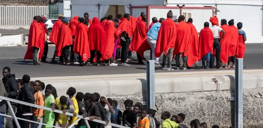 FOTOGRAFÍA. LANZAROTE (REINO DE ESPAÑA), 22 DE SEPTIEMBRE DE 2024. La Salvamar Al Nair ha rescatado hoy domingo a unas 121 inmigrantes ilegales cuando viajaban en dos embarcaciones en aguas próximas a Lanzarote (islas Canarias) Reino de España. Efe
