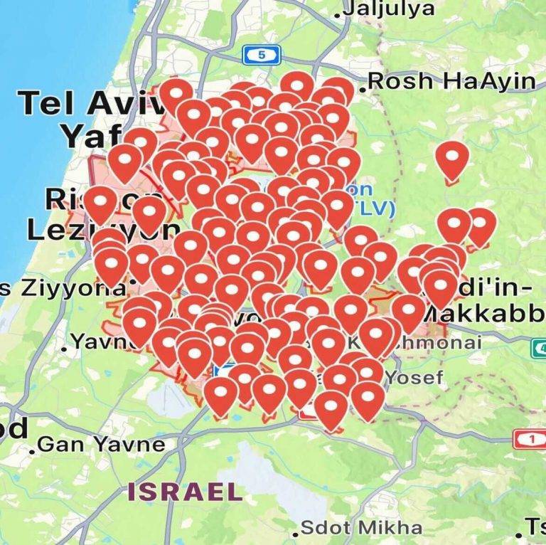 FOTOGRAFÍA. MODI'IN-MACCABIM-RE'UT (ISRAEL), 15 DE SEPTIEMBRE DE 2024. Israel contesta a islamistas con el ataque de Al Hudayda (Yemen).- El Ejército de Defensa de Israel (Tzáhal) publica un mapa sobre las alertas producidas esta mañana  durante el ataque de los islamistas rebeldes de Yemen y socios de Irán, ISIS  Hamás y Dáesh Yihad Islámica Palestina (YIP). "Sirenas sonando a lo largo de todo el sur y centro de Israel". Tras las sirenas que sonaron en el centro de Israel hace poco, un misil tierra-tierra fue identificado cruzando hacia el centro de Israel desde Yemen, el cual cayó en un área abierta. No se reportaron heridos. Varios fragmentos de los interceptores israelíes causaron daños en una estación de tren en la localidad de Modi'in-Maccabim-Re'ut, cercana a Tel Aviv, y otros cayeron en zonas abiertas, según el Ejército israelí. Tzáhal/Lasvocesdelpueblo (Ñ Pueblo)