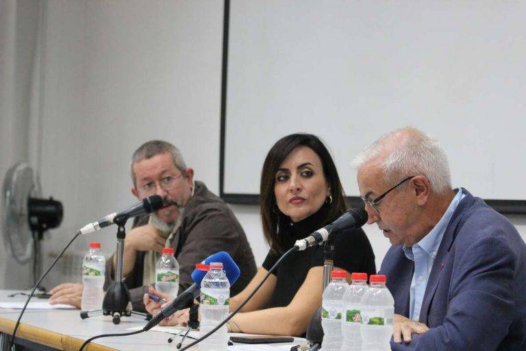 FOTOGRAFÍA. TARRASA (BARCELONA) REINO DE ESPAÑA, 10 DE SEPTIEMBRE DE 2024. Terrassa desmonta la mentira histórica del 11S.- La portavoz del Grupo Municipal de VOX en el Ayuntamiento de Tarrasa, Alicia Tomás Martínez, presenta a los ponentes de la conferencia Desmuntant la mentida històrica de l'11S (Desmontando la mentira histórica del 11S), el profesor universitario catalán y escritor, Javier Barraycoa Martínez y el catedrático de Instituto y autor de varios libros, Josep Alsina Calvés; una conferencia que se ha convertido en el primer acto de la Diada 2024 de Cataluña. Lasvocesdelpueblo (Ñ Pueblo)