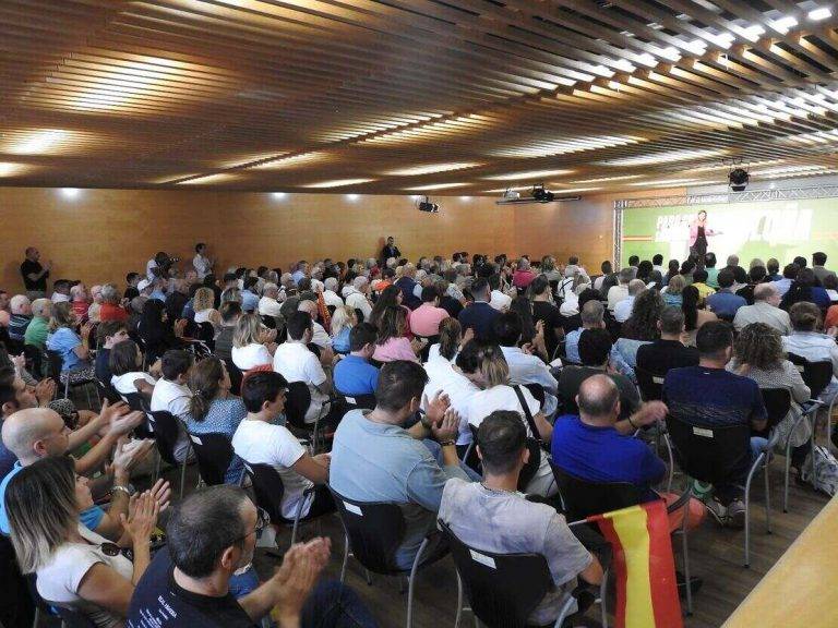 FOTOGRAFÍA. SALOU (PROVINCIA DE TARRAGONA) CATALUÑA (REINO DE ESPAÑA), 14 DE SEPTIEMBRE DE 2024. Gran demostración de fuerza de Vox en Salou en su gran acto público, "Para que Cataluña siga siendo Cataluña". En él participan la portavoz del Grupo Municipal en el Ayuntamiento de Salou y diputada provincial, Ana Belén Rodríguez Ros; el presidente del Comité Ejecutivo Provincial (CEP) de Vox y diputado número uno por la provincia al Parlament de Catalunya, Sergio Macian de Greef; el diputado número uno por Barcelona al Congreso de los Diputados, Juan José Aizcorbe Torra; y el secretario general de Vox, presidente del Grupo Parlamentario en la cámara catalana, quien fue, ha sido y continuará siendo el blanco de la antiEspaña y el socialismo azul, Ignacio Garriga Vaz de Conceiçao. Lasvocesdelpueblo (Ñ Pueblo)