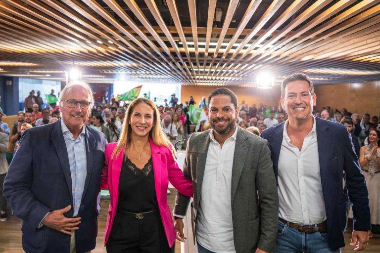 FOTOGRAFÍA. SALOU (PROVINCIA DE TARRAGONA) CATALUÑA (REINO DE ESPAÑA), 14 DE SEPTIEMBRE DE 2024. Vox desde Salou: "El CUPO catalán es un impuesto revolucionario". Gran demostración de fuerza de Vox en Salou en su gran acto público, "Para que Cataluña siga siendo Cataluña". En él participan la portavoz del Grupo Municipal en el Ayuntamiento de Salou y diputada provincial, Ana Belén Rodríguez Ros; el presidente del Comité Ejecutivo Provincial (CEP) de Vox y diputado número uno por la provincia al Parlament de Catalunya, Sergio Macian de Greef; el diputado número uno por Barcelona al Congreso de los Diputados, Juan José Aizcorbe Torra; y el secretario general de Vox, presidente del Grupo Parlamentario en la cámara catalana, quien fue, ha sido y continuará siendo el blanco de la antiEspaña y el socialismo azul, Ignacio Garriga Vaz de Conceiçao. Lasvocesdelpueblo (Ñ Pueblo)