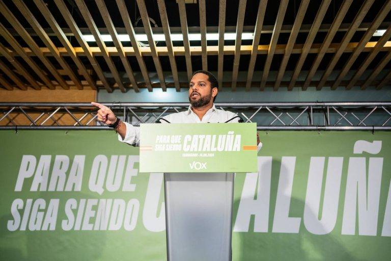FOTOGRAFÍA. SALOU (PROVINCIA DE TARRAGONA) CATALUÑA (REINO DE ESPAÑA), 14 DE SEPTIEMBRE DE 2024. Gran demostración de fuerza de Vox en Salou en su gran acto público, "Para que Cataluña siga siendo Cataluña". En él participan la portavoz del Grupo Municipal en el Ayuntamiento de Salou y diputada provincial, Ana Belén Rodríguez Ros; el presidente del Comité Ejecutivo Provincial (CEP) de Vox y diputado número uno por la provincia al Parlament de Catalunya, Sergio Macian de Greef; el diputado número uno por Barcelona al Congreso de los Diputados, Juan José Aizcorbe Torra; y el secretario general de Vox, presidente del Grupo Parlamentario en la cámara catalana, quien fue, ha sido y continuará siendo el blanco de la antiEspaña y el socialismo azul, Ignacio Garriga Vaz de Conceiçao. Lasvocesdelpueblo (Ñ Pueblo)