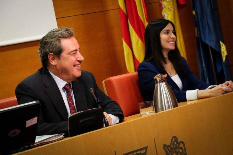FOTOGRAFÍA. VALENCIA (COMUNIDAD VALENCIANA) REINO DE ESPAÑA, 24 DE SEPTIEMBRE DE 2024. El portavoz del Grupo Parlamentario VOX, en las Cortes Valencianas, José María Llanos Pitarch (i), y la diputada del Grupo de la Resistencia y las clases obreras españolas VOX Corts Valencianes, Miriam Turiel Mollá (d), ofrecen una rueda de prensa en la sede del Palacio del parlamento autonómico de les Corts Valencianes. Lasvocesdelpueblo (Ñ Pueblo)