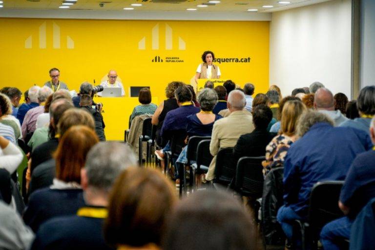 FOTOGRAFÍA. BARCELONA (REINO DE ESPAÑA), 21 DE SEPTIEMBRE DE 2024. ERC negociará los Presupuestos de Illa a cambio de "concierto económico y soberanía fiscal".- La secretaria general de la ultraizquierda separatista Esquerra Republicana (ERC) y ex-prófuga de la Justicia española en el caso Tsunami Democrátic, Marta Rovira Vergés, interviene en el Consejo Ordinario de este partido extremista antiespañol, el último congreso de ERC antes de su cónclave de noviembre de 2024, que la formación sepa-ratas afronta muy dividida. Lasvocesdelpueblo (Ñ Pueblo)