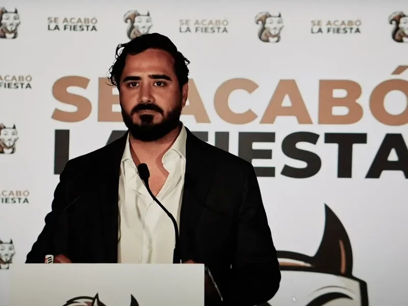 Incertidumbre en «Se Acabó La Fiesta» tras la prisión de su financiador por estafa FOTOGRAFÍA. REINO DE ESPAÑA, 09 DE JUNIO DE 2024. La Audiencia Nacional admite las denuncias contra Alvise Pérez (Luís Pérez Fernández) por "estafa piramidal" con criptomonedas (Madeira Invest Club) . Audiencia de Sevilla pide investigar a Luís Pérez Fernández (Alvise Pérez) por descubrimiento y revelación de secretos.- El ex-asesor de Ciutadans Partit de la Ciutadanía Ciudadanos (Cs) y eurodiputado del partido político Se Acabó La Fiesta (SAF), Luís Pérez Fernández (Alvise Pérez), durante una rueda de prensa. Efe