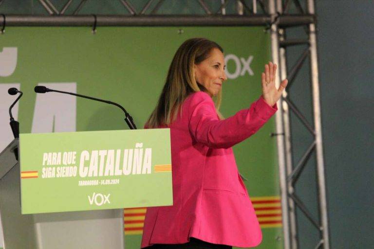 FOTOGRAFÍA. SALOU (PROVINCIA DE TARRAGONA) CATALUÑA (REINO DE ESPAÑA), 14 DE SEPTIEMBRE DE 2024. Gran demostración de fuerza de Vox en Salou en su gran acto público, "Para que Cataluña siga siendo Cataluña". En él participan la portavoz del Grupo Municipal en el Ayuntamiento de Salou y diputada provincial, Ana Belén Rodríguez Ros; el presidente del Comité Ejecutivo Provincial (CEP) de Vox y diputado número uno por la provincia al Parlament de Catalunya, Sergio Macian de Greef; el diputado número uno por Barcelona al Congreso de los Diputados, Juan José Aizcorbe Torra; y el secretario general de Vox, presidente del Grupo Parlamentario en la cámara catalana, quien fue, ha sido y continuará siendo el blanco de la antiEspaña y el socialismo azul, Ignacio Garriga Vaz de Conceiçao. Lasvocesdelpueblo (Ñ Pueblo)