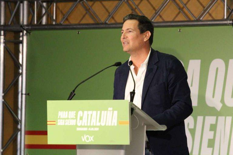 FOTOGRAFÍA. SALOU (PROVINCIA DE TARRAGONA) CATALUÑA (REINO DE ESPAÑA), 14 DE SEPTIEMBRE DE 2024. Gran demostración de fuerza de Vox en Salou en su gran acto público, "Para que Cataluña siga siendo Cataluña". En él participan la portavoz del Grupo Municipal en el Ayuntamiento de Salou y diputada provincial, Ana Belén Rodríguez Ros; el presidente del Comité Ejecutivo Provincial (CEP) de Vox y diputado número uno por la provincia al Parlament de Catalunya, Sergio Macian de Greef; el diputado número uno por Barcelona al Congreso de los Diputados, Juan José Aizcorbe Torra; y el secretario general de Vox, presidente del Grupo Parlamentario en la cámara catalana, quien fue, ha sido y continuará siendo el blanco de la antiEspaña y el socialismo azul, Ignacio Garriga Vaz de Conceiçao. Lasvocesdelpueblo (Ñ Pueblo)