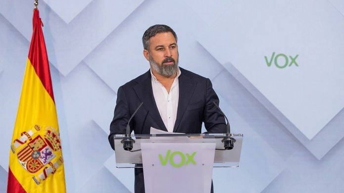 FOTOGRAFÍA. MADRID (REINO DE ESPAÑA), 02 DE SEPTIEMBRE DE 2024. Abascal: Sólo VOX constituye la oposición al Ejecutivo de Sánchez. El presidente de VOX, Santiago Abascal, ha dado inicio al nuevo curso político con una rueda de prensa, tras la reunión del Comité de Acción Política (CAP) de la formación, en la que ha vuelto a insistir en la "gran estafa" que supone actualmente el PP de Núñez Feijoo, que "finge" hacer oposición al Gobierno de Pedro Sánchez, mientras pacta con él los principales asuntos que afectan a los españoles, como el reparto de los jueces, el reparto de los inmigrantes o las políticas europeas. Efe