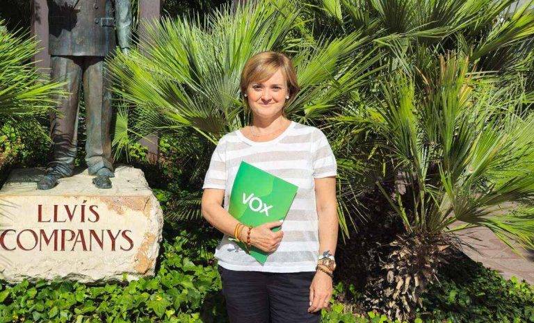 FOTOGRAFÍA. TARRAGONA (REINO DE ESPAÑA), 17 DE SEPTIEMBRE DE 2024. El Grupo Municipal de VOX en Ayuntamiento de Tarragona, presidido por la catalana Judith Gómez García, ha presentado una moción para exigir la retirada de la estatua del asesino Lluís Companys Jover", ex presidente del Govern de la Generalitat de Catalunya y de la ultraizquierda separatista Esquerra Republicana de Catalunya (ERC), en Tarragona. Lasvocesdelpueblo