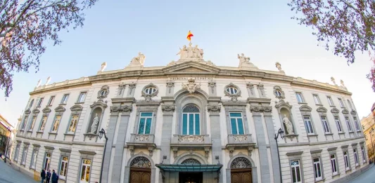 FOTOGRAFÍA. MADRID (COMUNIDAD DE MADRID) REINO DE ESPAÑA, 28 DE MAYO DE 2024. Tribunal Supremo: Empleados temporales pasados a "indefinidos no fijos" no puedan acceder a concursos de traslado.- Detalle de la fachada de la máxima institución judicial del Reino de España, Tribunal Supremo, con sede en la capital del país de don Quijote, Madrid (Comunidad de Madrid). Efe