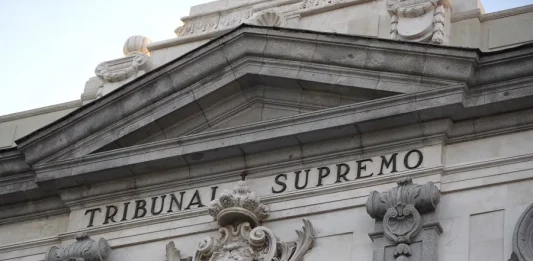 FOTOGRAFÍA. MADRID (COMUNIDAD DE MADRID) REINO DE ESPAÑA, 28 DE MAYO DE 2024. El Supremo rechaza el recurso de Iglesias contra Inda y Okdiario sobre financiación de Podemos: "Venezuela e Irán". AECC amplía su denuncia en el TS contra Pedro Sánchez por "falso testimonio".- Detalle de la fachada de la máxima institución judicial del Reino de España, Tribunal Supremo, con sede en la capital del país de don Quijote, Madrid (Comunidad de Madrid). Efe