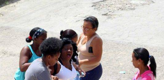 FOTOGRAFÍA. BARRIADA DE LAWTON (LA HABANA) CUBA, 29 DE SEPTIEMBRE DE 2024. El ex preso político cubano y marido de la la opositora Berta de los Ángeles Soler Fernández, Ángel Juan Moya Acosta, comunica que ella ha sido detenido este domingo nuevamente tras la detención del pasado domingo, 22 de septiembre de 2024. Asegura: "98 Domingo Represivo vs Las Damas de Blanco. Después de la visita a Cuba del expresidente de los Estados Unidos, Barack Obama, las fuerzas represivas del régimen comunista de Cuba impiden mediante la represión a Las Damas de Blanco llegar a la misa dominical no solamente a la Iglesia de Santa Rita sino a otras Iglesias de La Habana (como) Matanzas, Santa Clara y otras provincias y municipios del País. Domingo 29 de septiembre 2024. 1:00 pm. Sobre las 12:55 horas del mediodía de hoy, fuerzas represivas Paramilitares del régimen comunista de Cuba al servicio de los represores de la Seguridad del Estado arrestan(foto de hoy) a Berta de los Ángeles Soler Fernández, líder de Las Damas de Blanco, organización premio Sájarov a la Libertad de Conciencia del Parlamento Europeo, al salir de la sede de la organización ubicada en (el barrio de) Lawton (La Habana)", sentencia el opositor. Crédito ex Preso cubano y opositor anti comunista Ángel Juan Moya Acosta,/ Lasvocesdelpueblo (Ñ Pueblo)