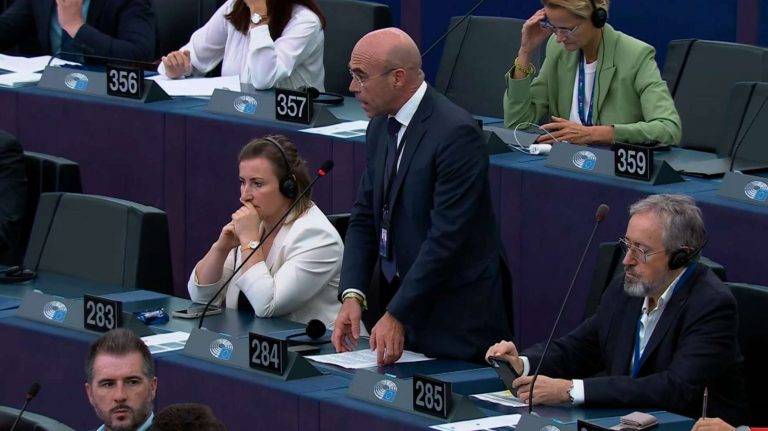 FOTOGRAFÍA. ESTRASBURGO (FRANCIA), 19 DE SEPTIEMBRE DE 2024. European Parliament: "Recognises Edmundo González Urrutia as the legitimate and democratically elected President of Venezuela". Declaraciones del jefe de la Delegación de VOX en Bruselas (Bélgica), miembro del Grupo Parlamentario Patriotas por Europa del Parlamento Europeo, Abogado del Estado y coordinador de los Servicios Jurídicos de VOX, Jorge Buxadé Villalba, en las que exija que el mentiroso y campeón de los bulos y desinformación Estaban González Pons "pida perdón" por sus mentiras en los medios de comunicación sobre Venezuela tras el éxito rotundo de una iniciativa parlamentaria de VOX (Patriotas por Europa) contra la "tiranía" nacochavista del dictador Nicolás Maduro y en favor de la coalición opositora Mesa de Unidad Democrática (MUD)/Plataforma Unitaria Democrática (PUD)/Mesa de Unidad/Unidad y su candidato a las elecciones presidenciales del pasado 28 de julio de 2024, el presidente electo de Venezuela Edmundo González Urrutia. Lasvocesdelpueblo (Ñ Pueblo)