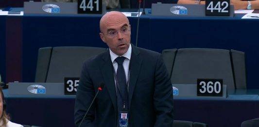 FOTOGRAFÍA. ESTRASBURGO (FRANCIA), 19 DE SEPTIEMBRE DE 2024. Iniciativas de VOX en apoyo a Edmundo González Urrutia.- Declaraciones del jefe de la Delegación de VOX en Bruselas (Bélgica), miembro del Grupo Parlamentario Patriotas por Europa del Parlamento Europeo, Abogado del Estado y coordinador de los Servicios Jurídicos de VOX, Jorge Buxadé Villalba, en las que exija que el mentiroso y campeón de los bulos y desinformación Estaban González Pons "pida perdón" por sus mentiras en los medios de comunicación sobre Venezuela tras el éxito rotundo de una iniciativa parlamentaria de VOX (Patriotas por Europa) contra la "tiranía" nacochavista del dictador Nicolás Maduro y en favor de la coalición opositora Mesa de Unidad Democrática (MUD)/Plataforma Unitaria Democrática (PUD)/Mesa de Unidad/Unidad y su candidato a las elecciones presidenciales del pasado 28 de julio de 2024, el presidente electo de Venezuela Edmundo González Urrutia. Lasvocesdelpueblo (Ñ Pueblo)